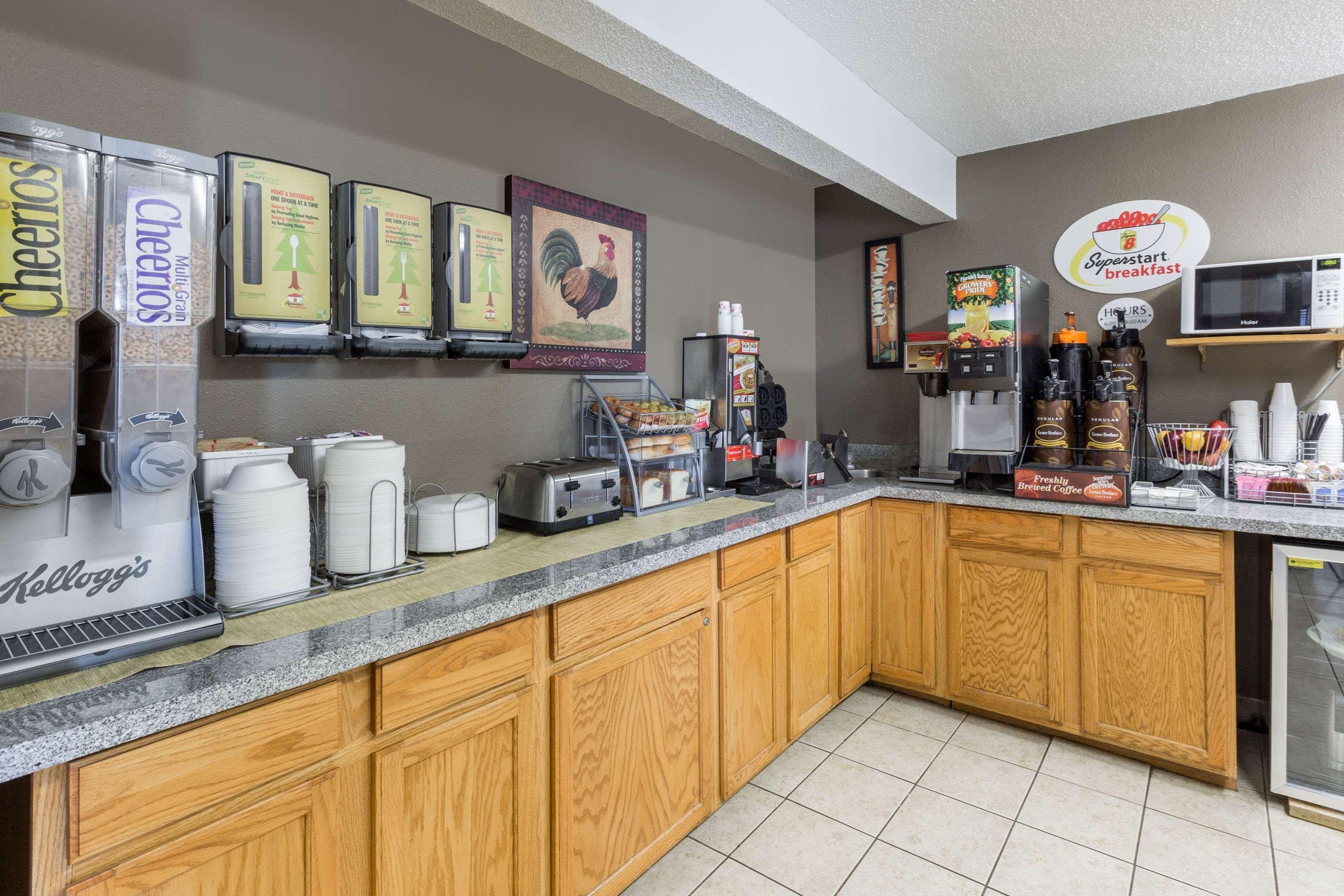 Super 8 By Wyndham Ia Motel